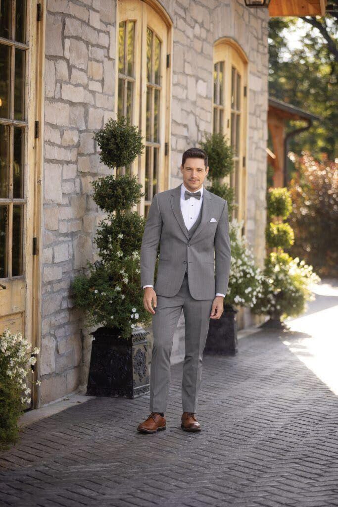 Groom Suit vs. Tuxedo: Which Wedding Look Is Right for You?